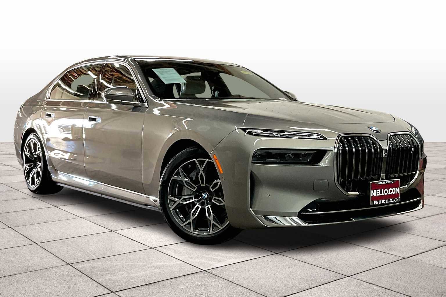Used 2025 BMW i7 xDrive60 w/ Executive Package image 2