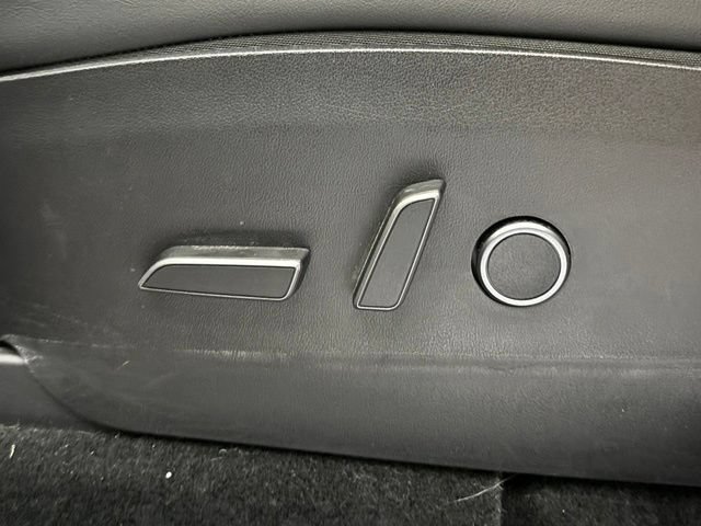 Used 2022 Tesla Model Y Performance AWD/4WD image 32