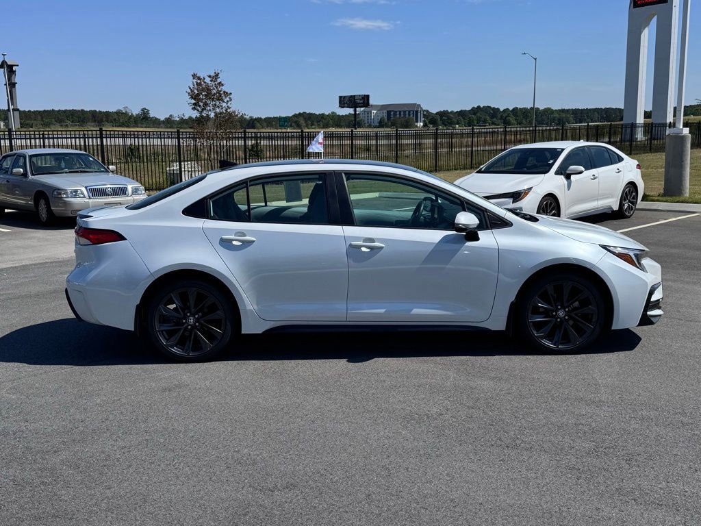 Used 2025 Toyota Corolla SE FWD image 3