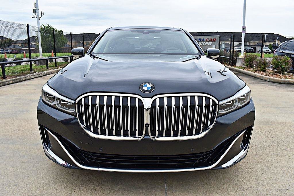 Used 2022 BMW 740i RWD image 12
