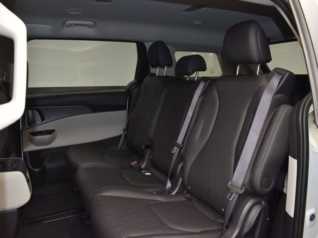 Certified 2024 Kia Carnival LX image 10