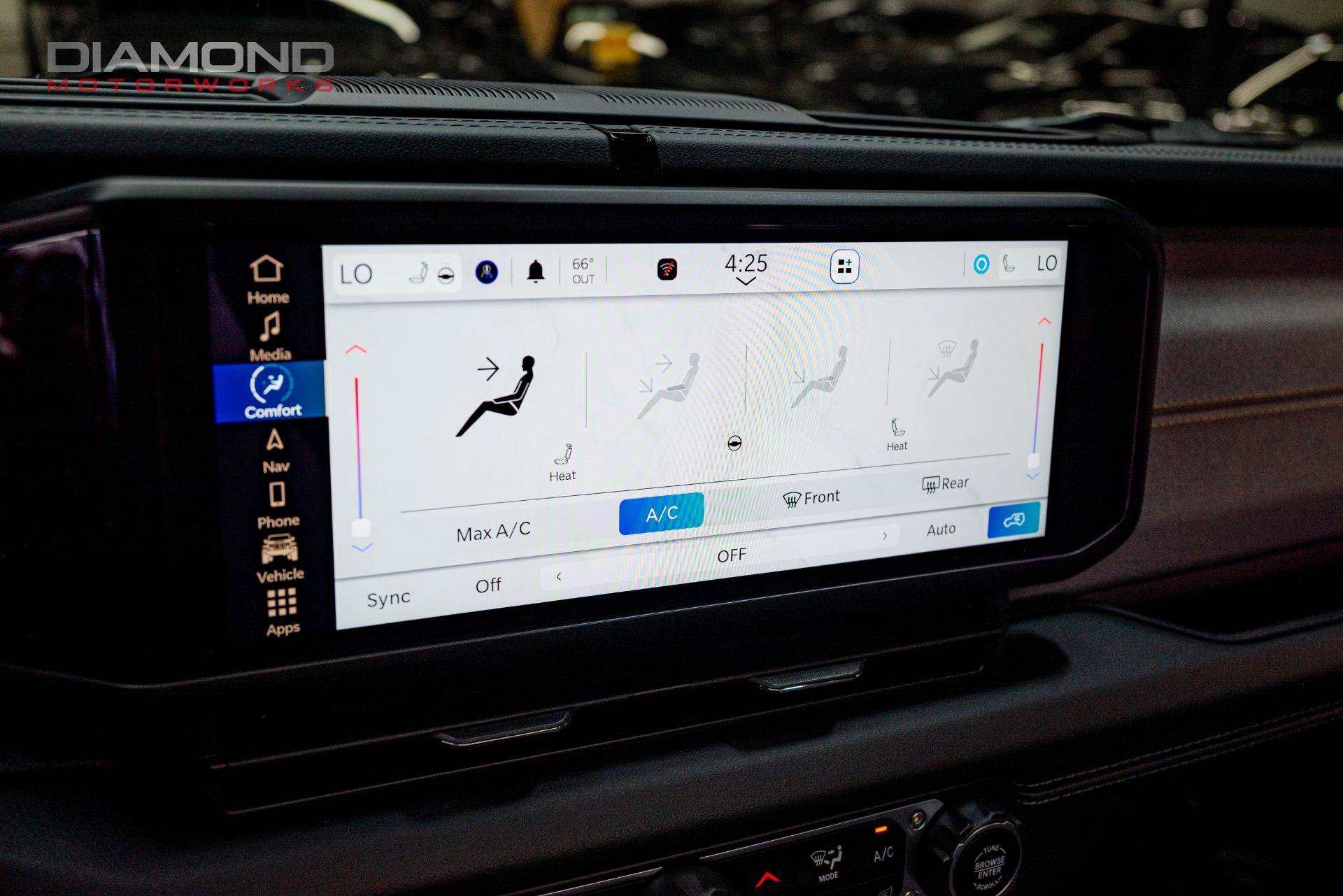 Used 2024 Jeep Wrangler Unlimited Sahara w/ Technology Group image 80