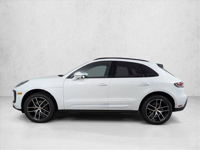 Certified 2025 Porsche Macan image 2