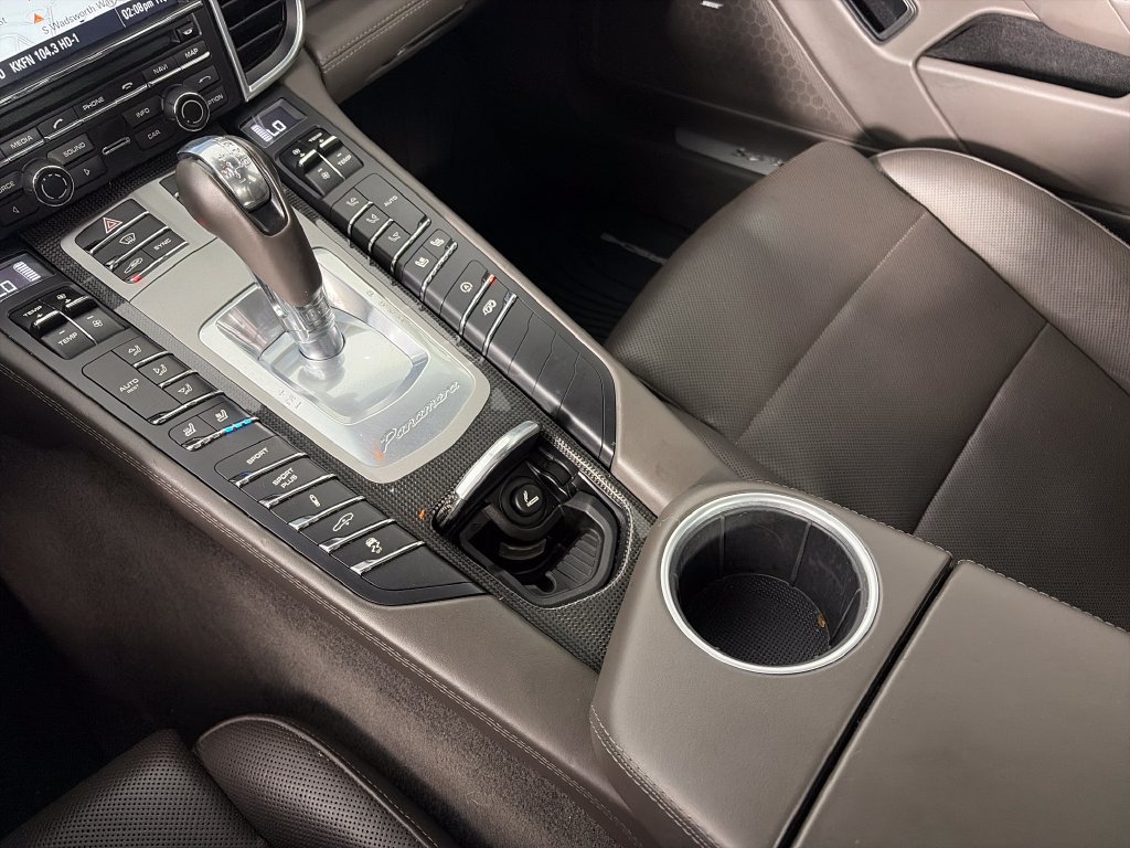 Used 2015 Porsche Panamera image 24