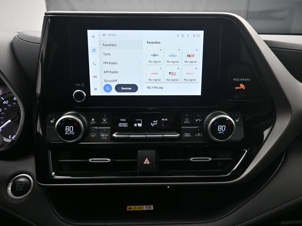 Used 2024 Toyota Highlander XLE FWD image 11