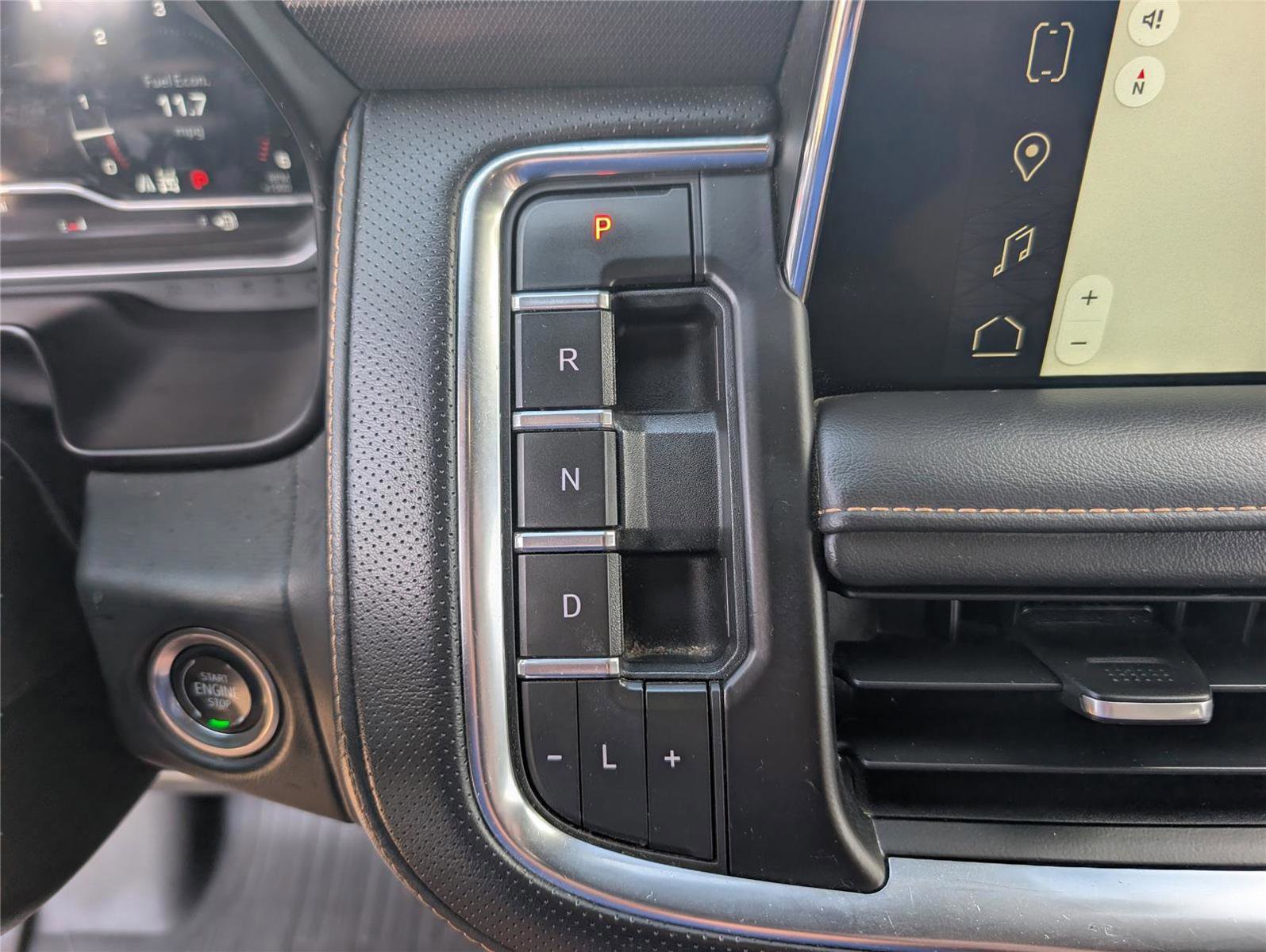 Used 2023 GMC Yukon AT4 w/ Technology Package AWD/4WD image 19