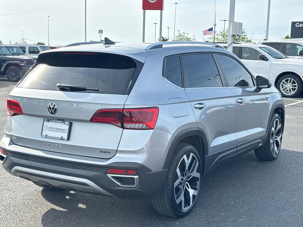 Used 2022 Volkswagen Taos SEL AWD/4WD image 3