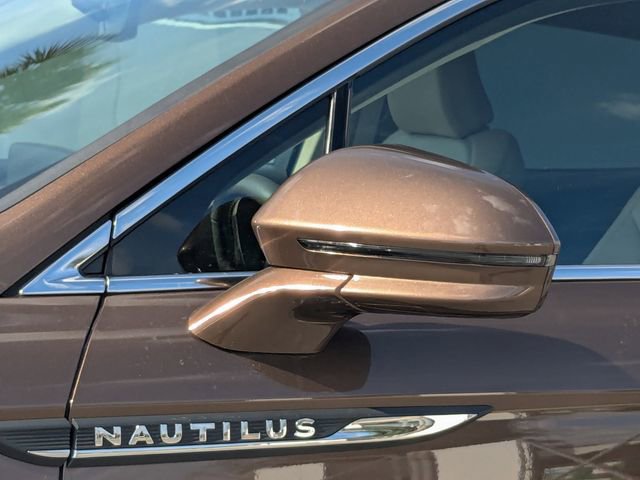 Used 2022 Lincoln Nautilus FWD w/ Premium Package image 12