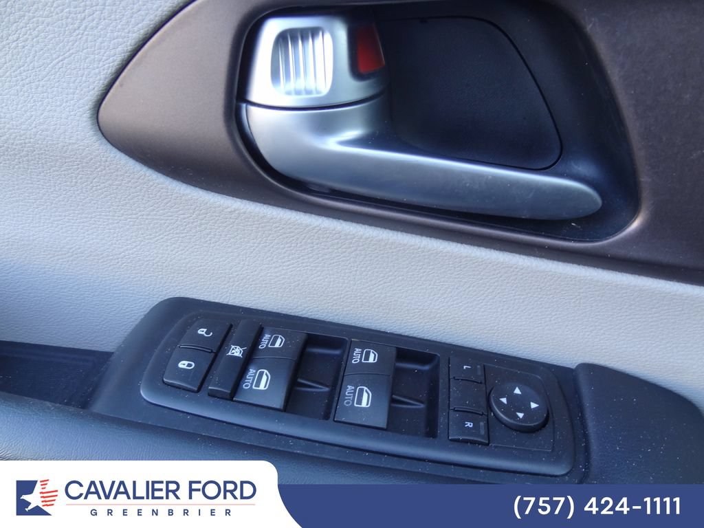 Used 2017 Chrysler Pacifica Touring-L Plus FWD image 21