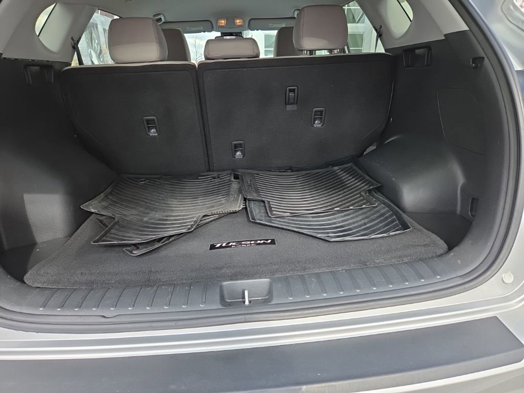 Used 2020 Hyundai Tucson Value w/ Winter Weather Package image 12