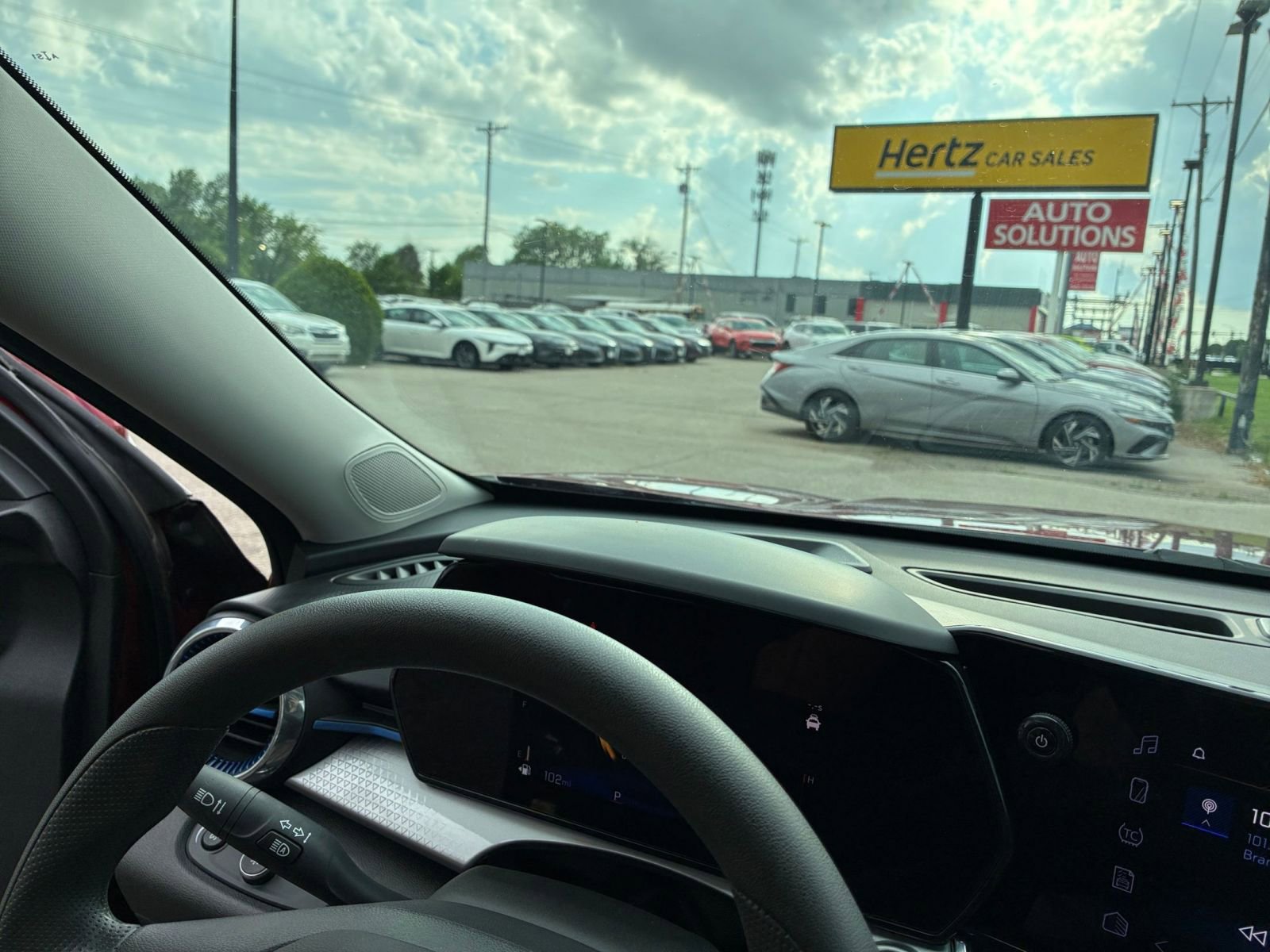 Used 2025 Chevrolet Trax LT FWD image 33