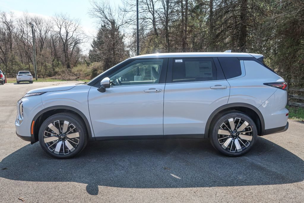 New 2026 Mitsubishi Outlander SE AWD/4WD image 2
