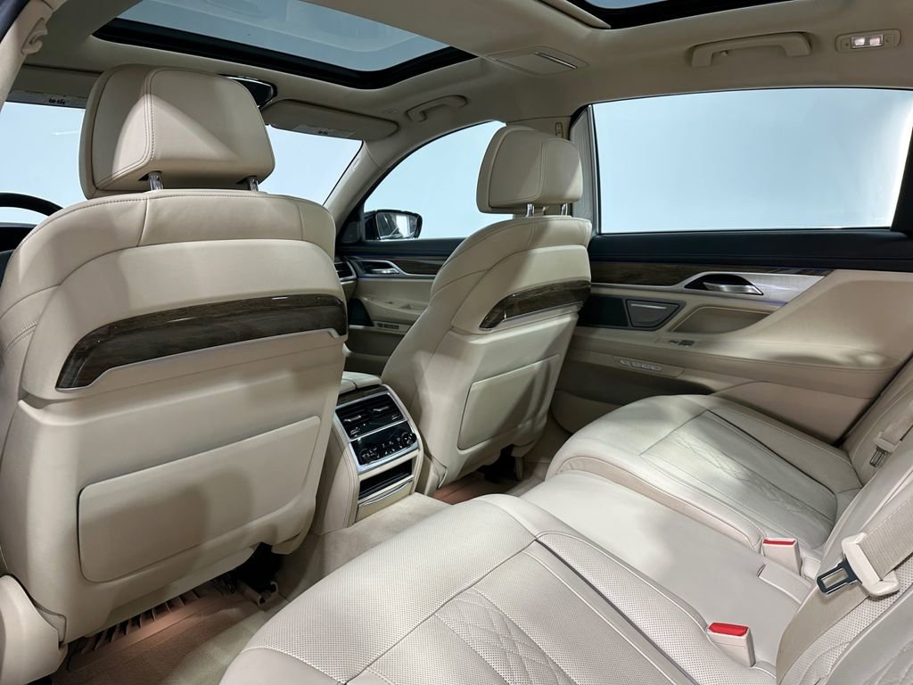 Used 2018 BMW 750i xDrive image 17