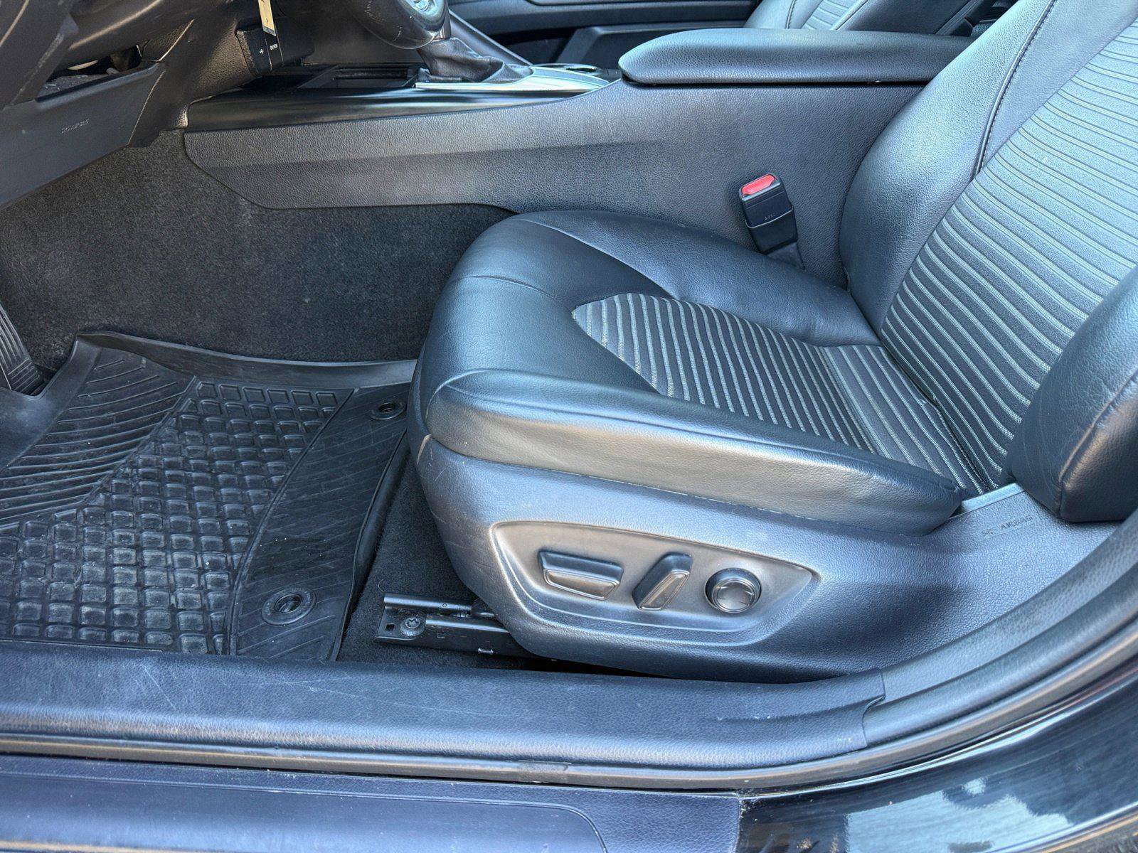 Used 2020 Toyota Camry SE image 16