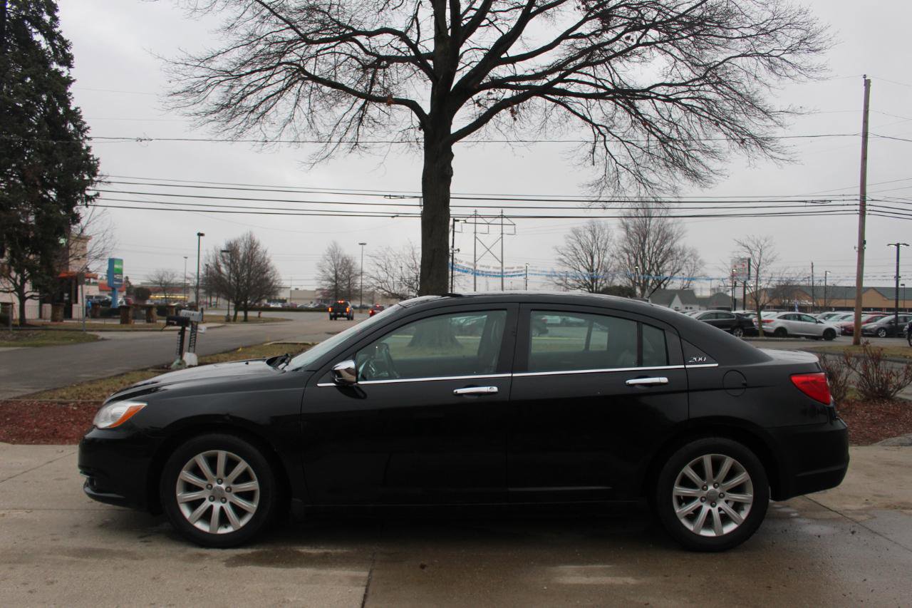 Used 2013 Chrysler 200 Limited FWD image 7