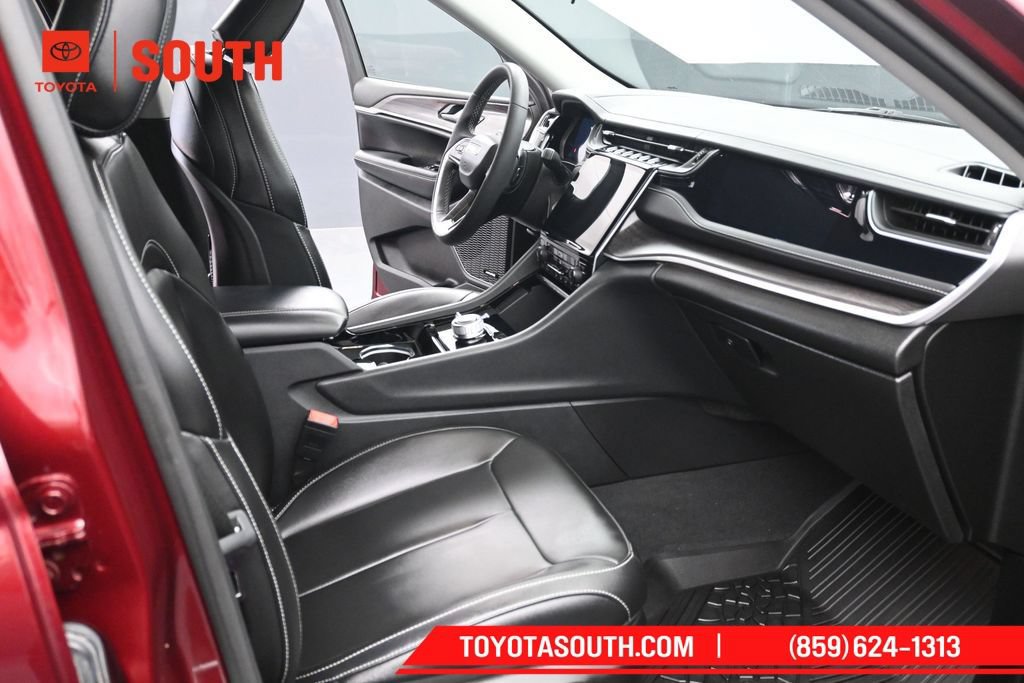 Used 2023 Jeep Grand Cherokee Limited AWD/4WD image 29