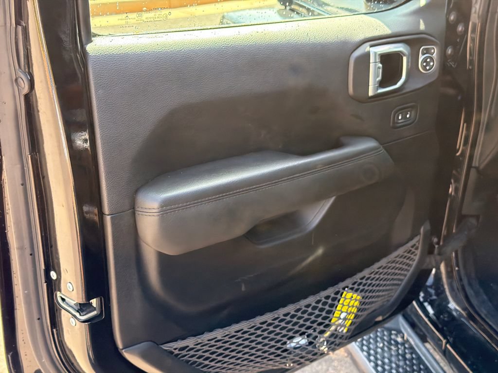 Used 2022 Jeep Wrangler Unlimited Sahara AWD/4WD image 10