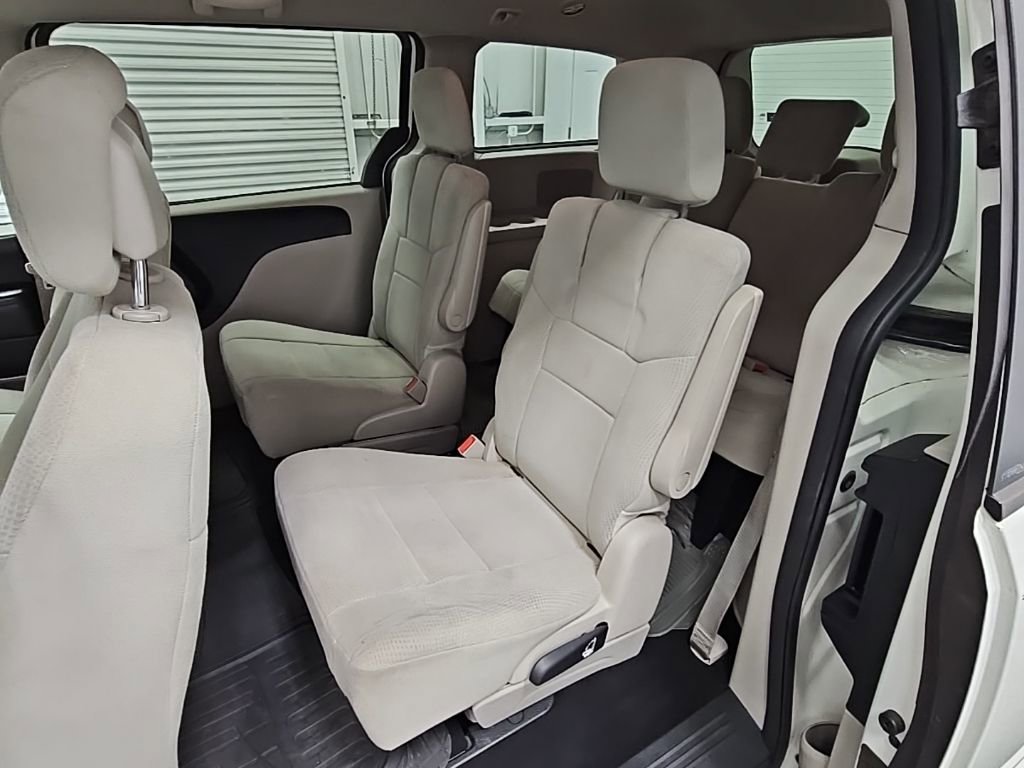 Used 2013 Dodge Grand Caravan SE image 23