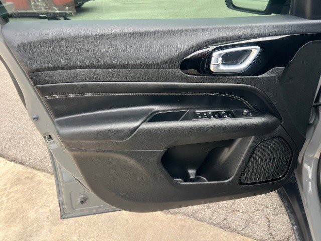 Used 2023 Jeep Compass Altitude AWD/4WD image 28