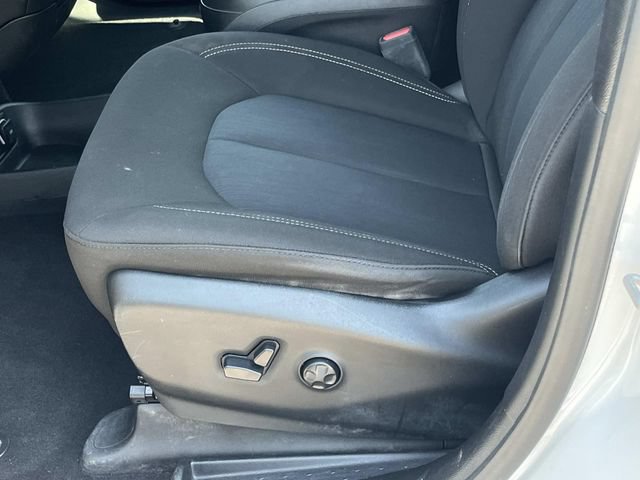 Used 2020 Chrysler Pacifica Touring w/ S Appearance Package FWD image 27