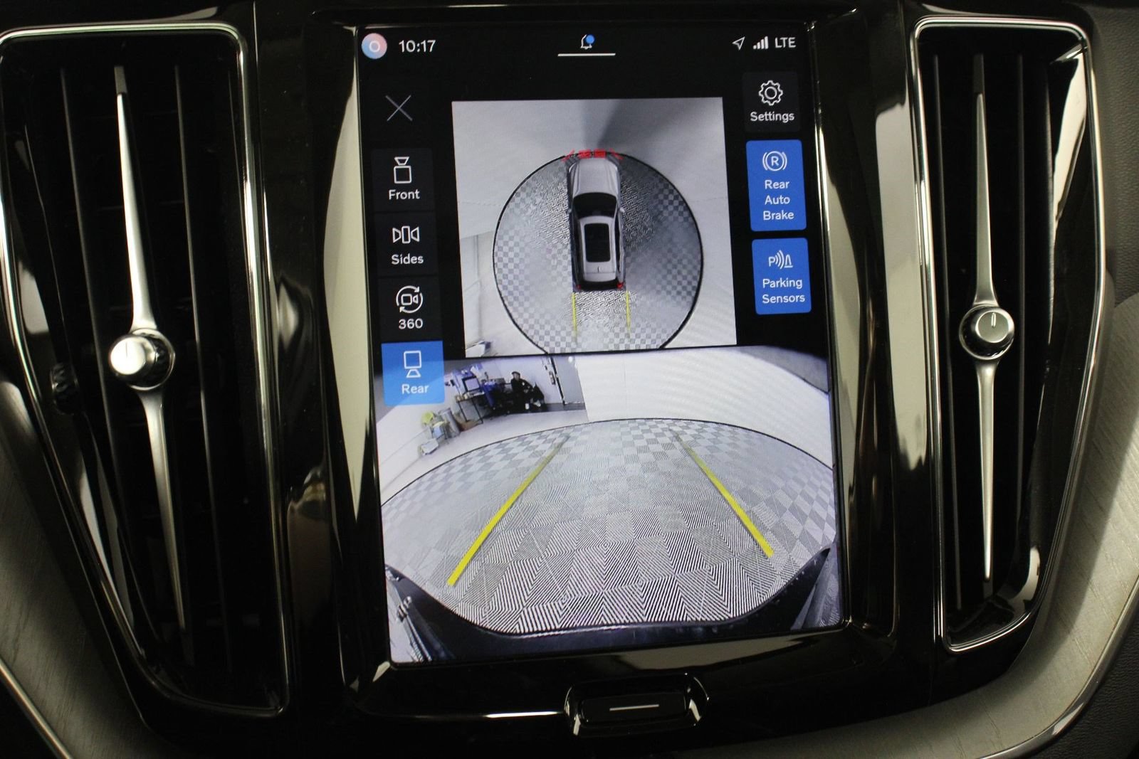 Certified 2025 Volvo XC60 B5 Plus AWD/4WD image 13
