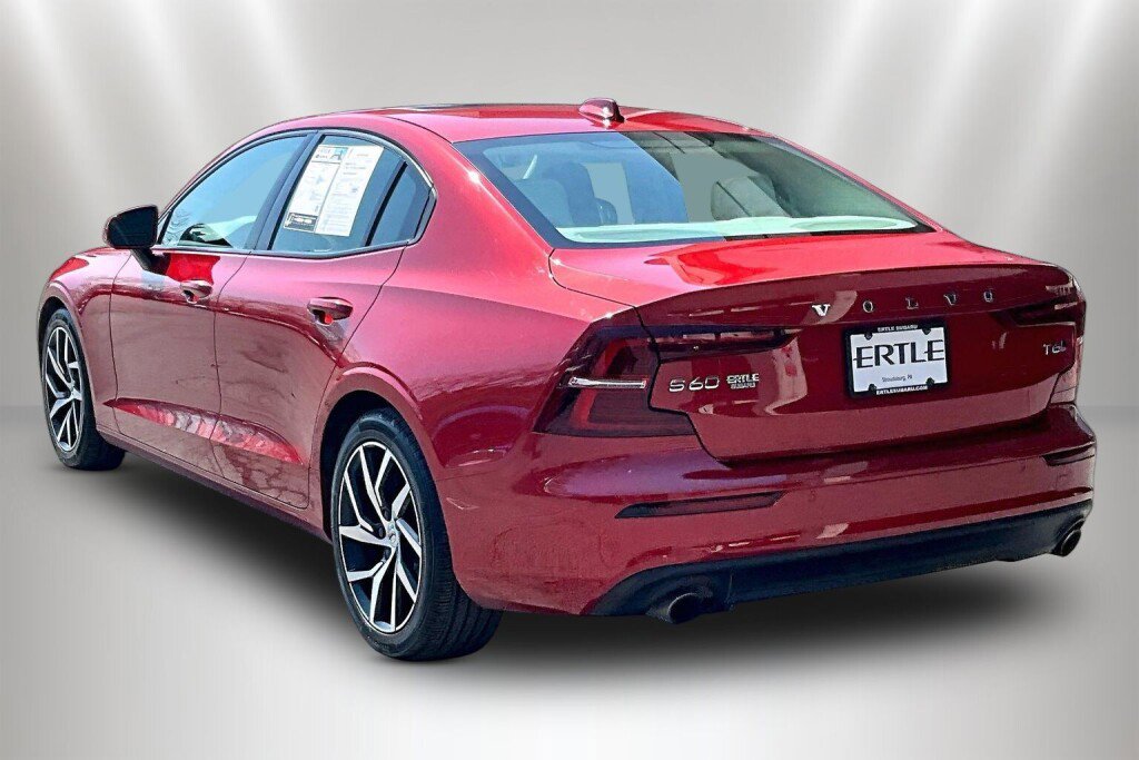 Used 2019 Volvo S60 T6 Momentum image 4