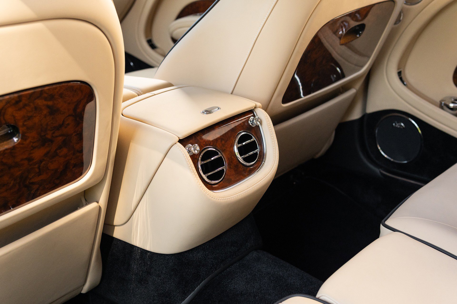 Used 2014 Bentley Mulsanne RWD image 56