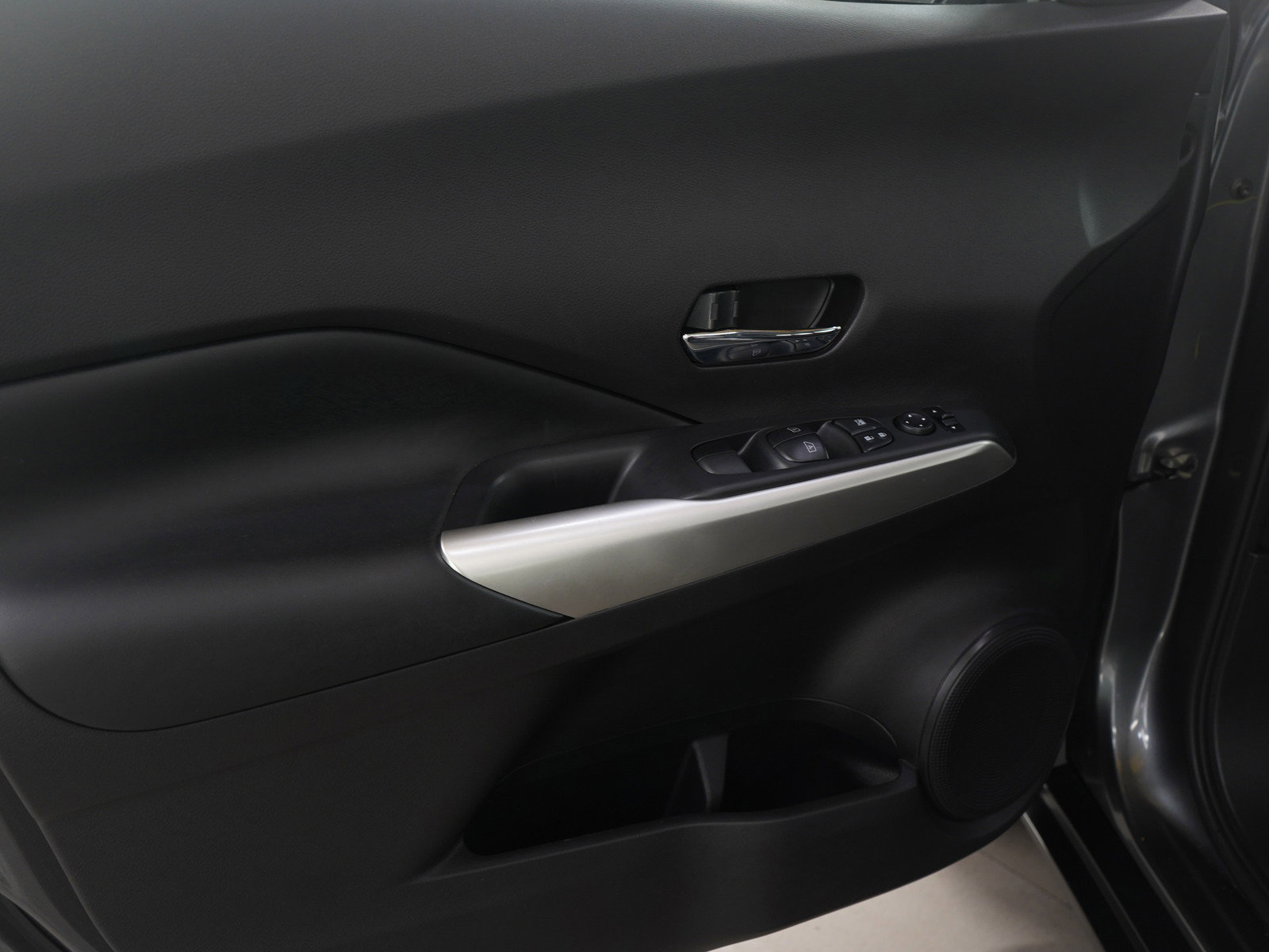 Used 2020 Nissan Kicks SR w/ SR Premium Package image 23