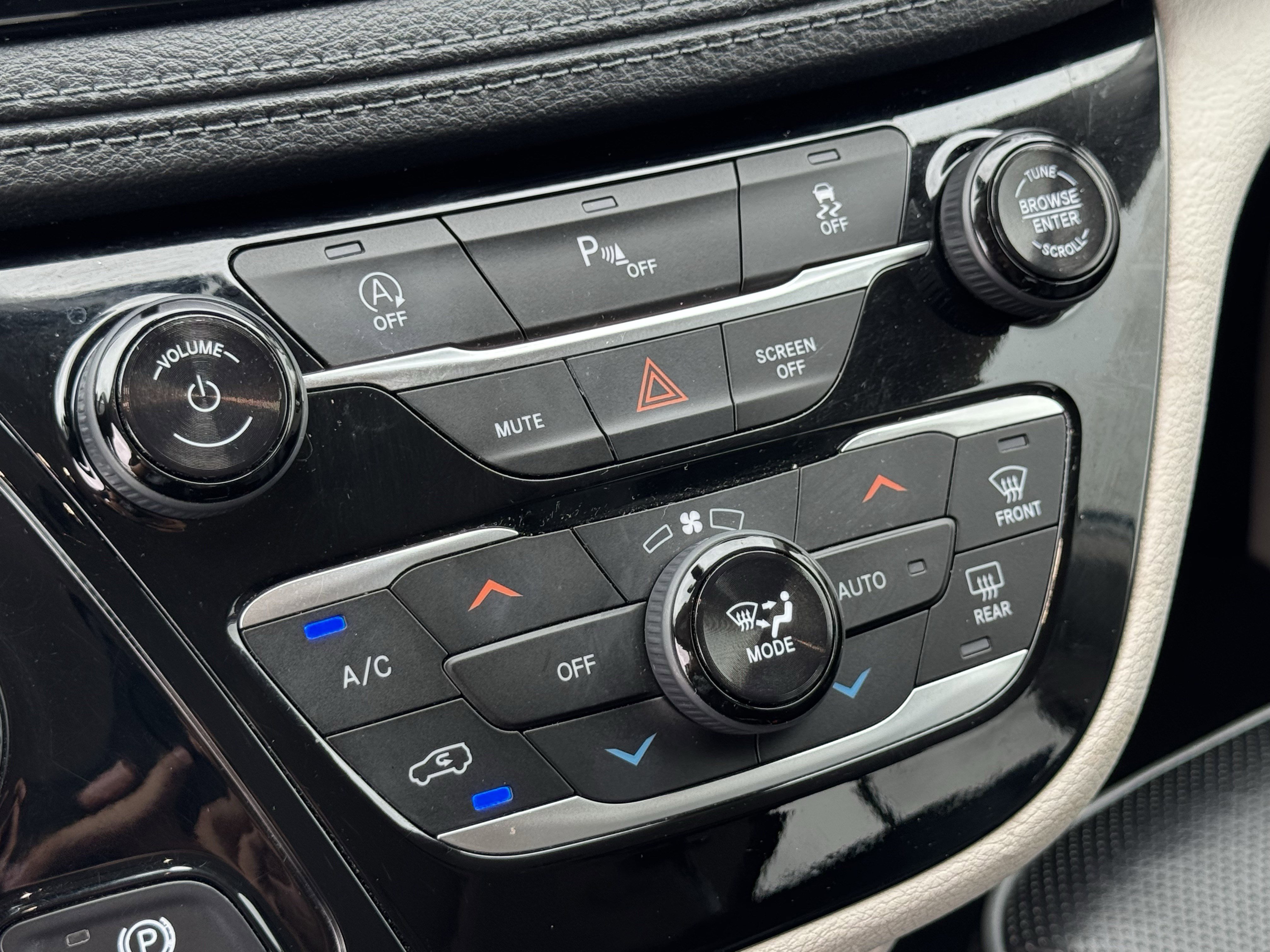 Used 2018 Chrysler Pacifica Limited FWD image 20