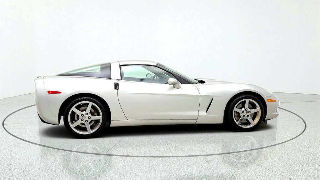 Used 2008 Chevrolet Corvette Coupe w/ Preferred Equipment Group RWD image 4