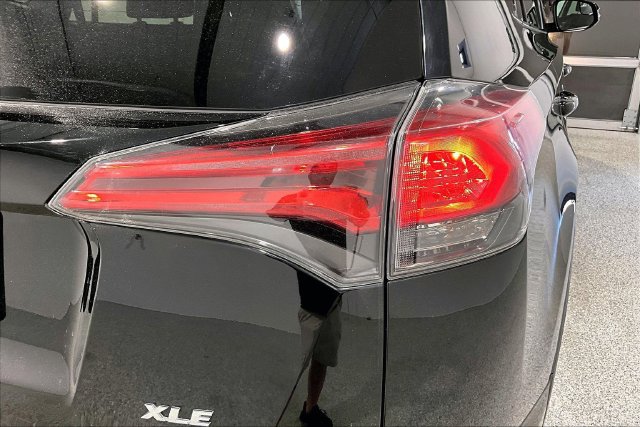Used 2016 Toyota RAV4 XLE AWD/4WD image 28