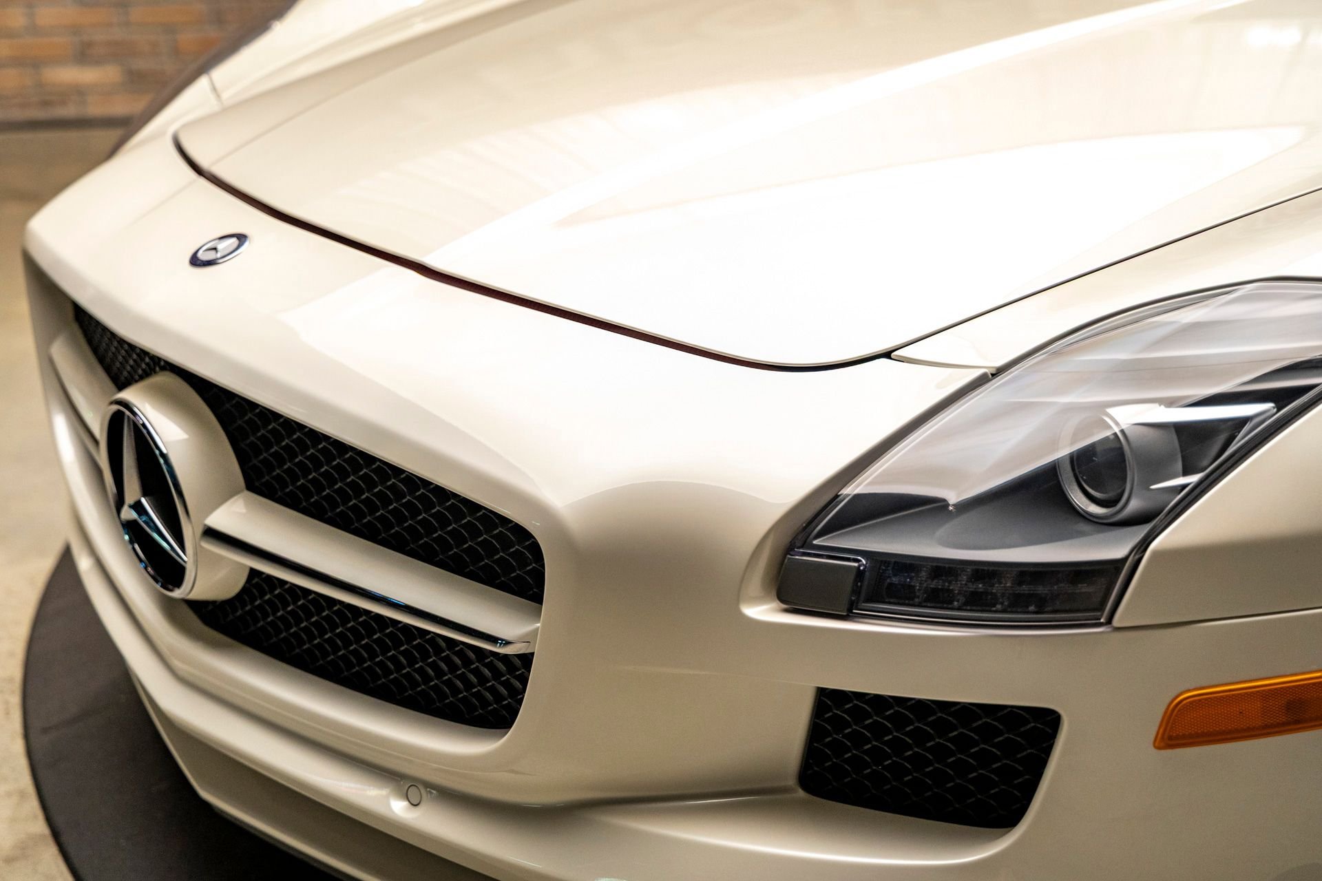 Used 2011 Mercedes-Benz SLS AMG Coupe image 23