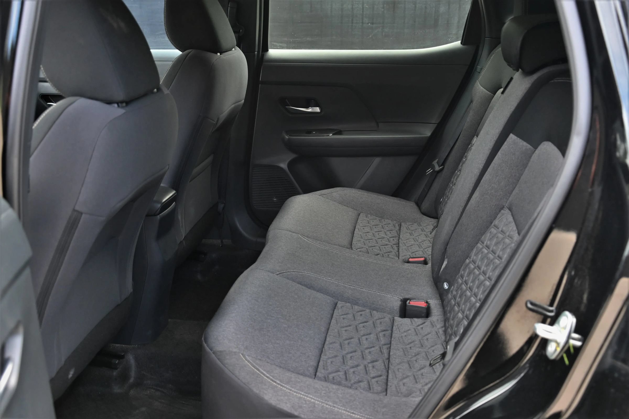 Used 2025 Nissan Kicks SV FWD image 17