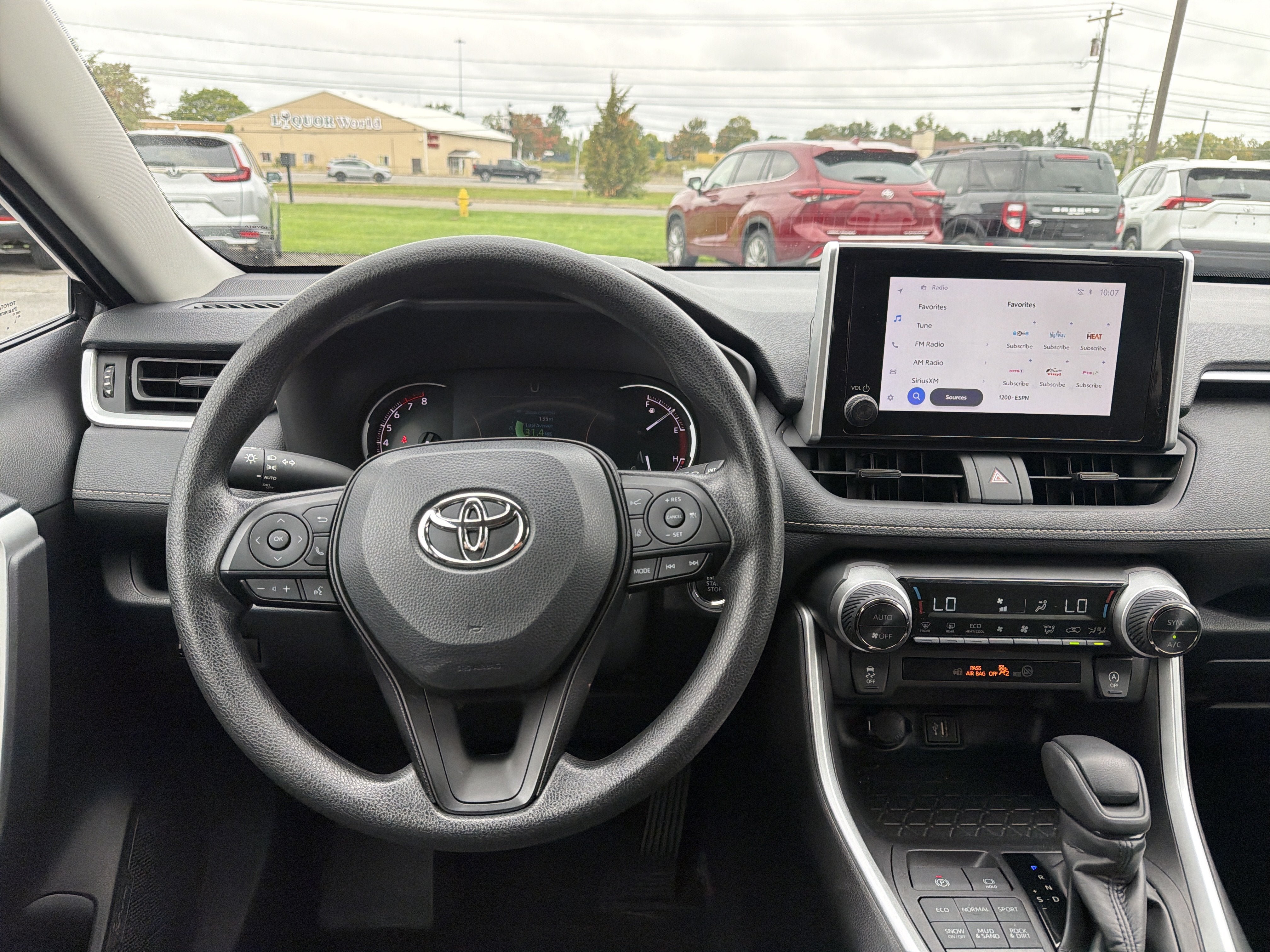 Used 2024 Toyota RAV4 XLE AWD/4WD image 13
