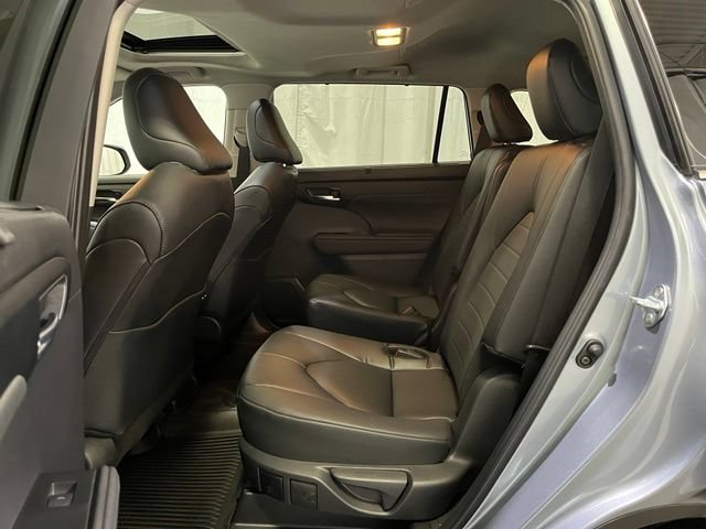 Used 2024 Toyota Highlander XLE AWD/4WD image 10