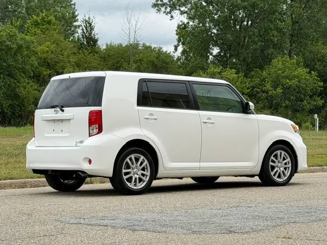 Used 2012 Scion xB FWD image 8