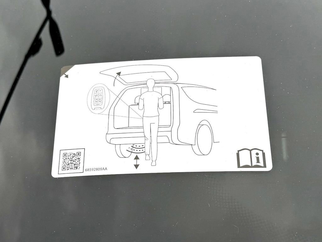 New 2026 Chrysler Pacifica Limited w/ Uconnect Theater Family Group image 7