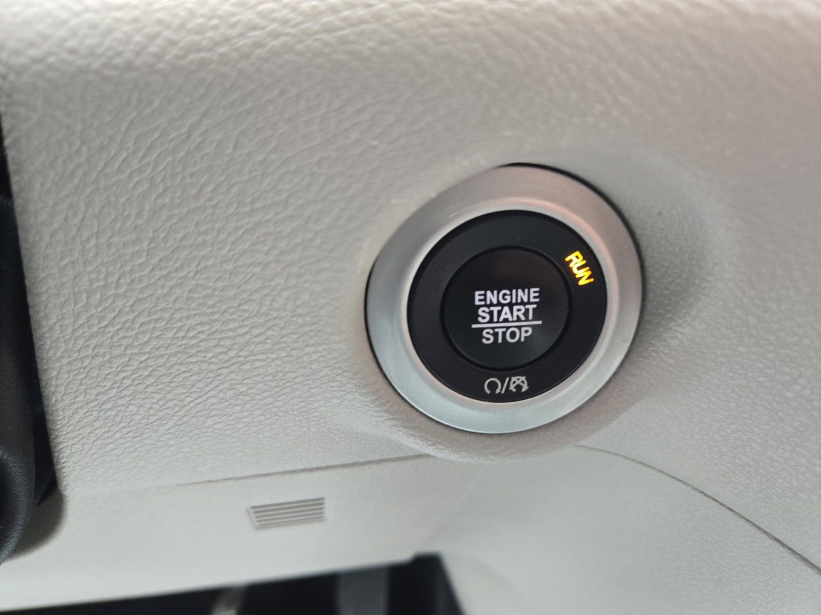 Used 2024 Chrysler Pacifica Touring-L FWD image 17