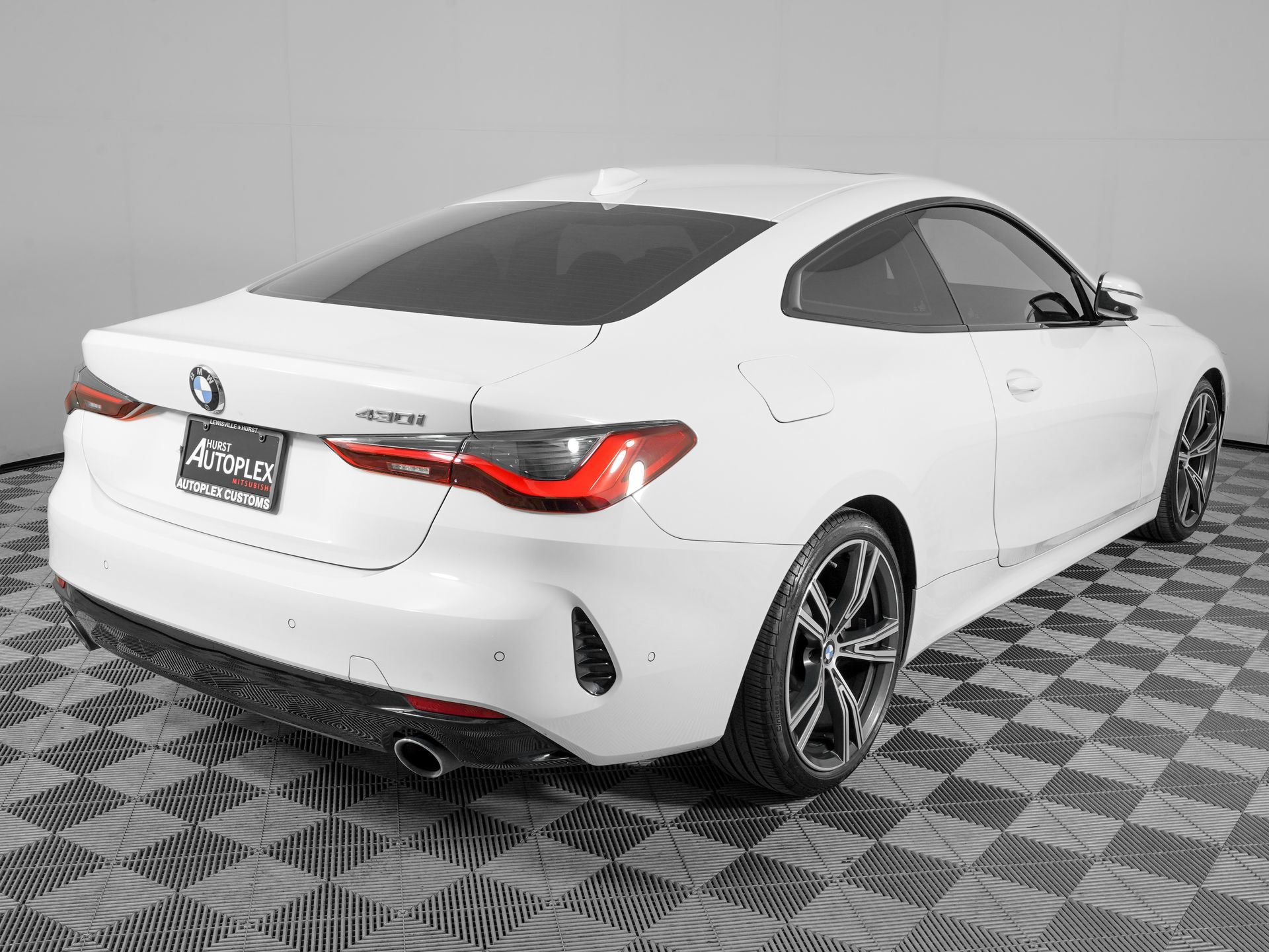 Used 2021 BMW 430i Coupe w/ Premium Package RWD image 4