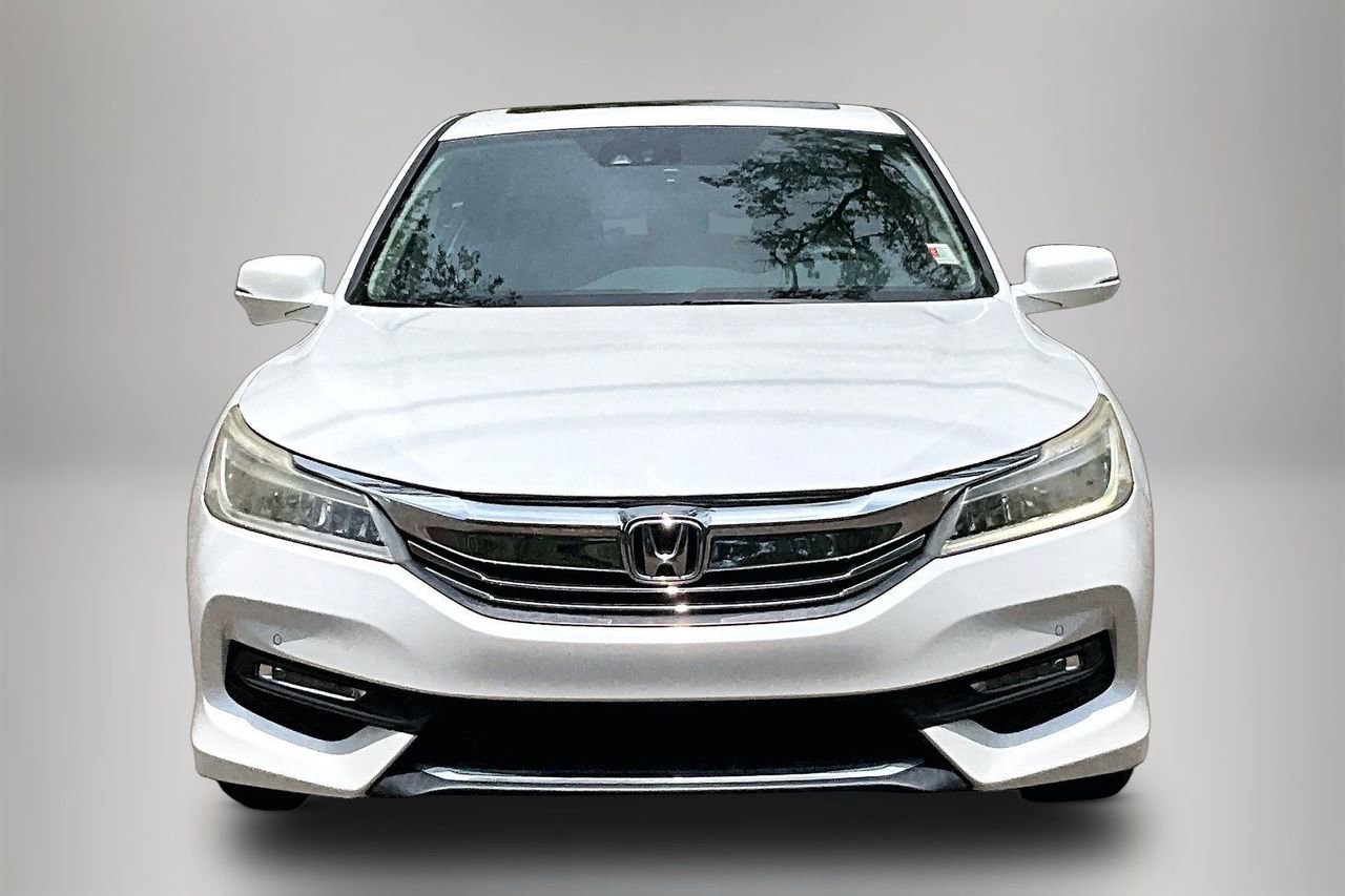 Used 2016 Honda Accord Touring image 3