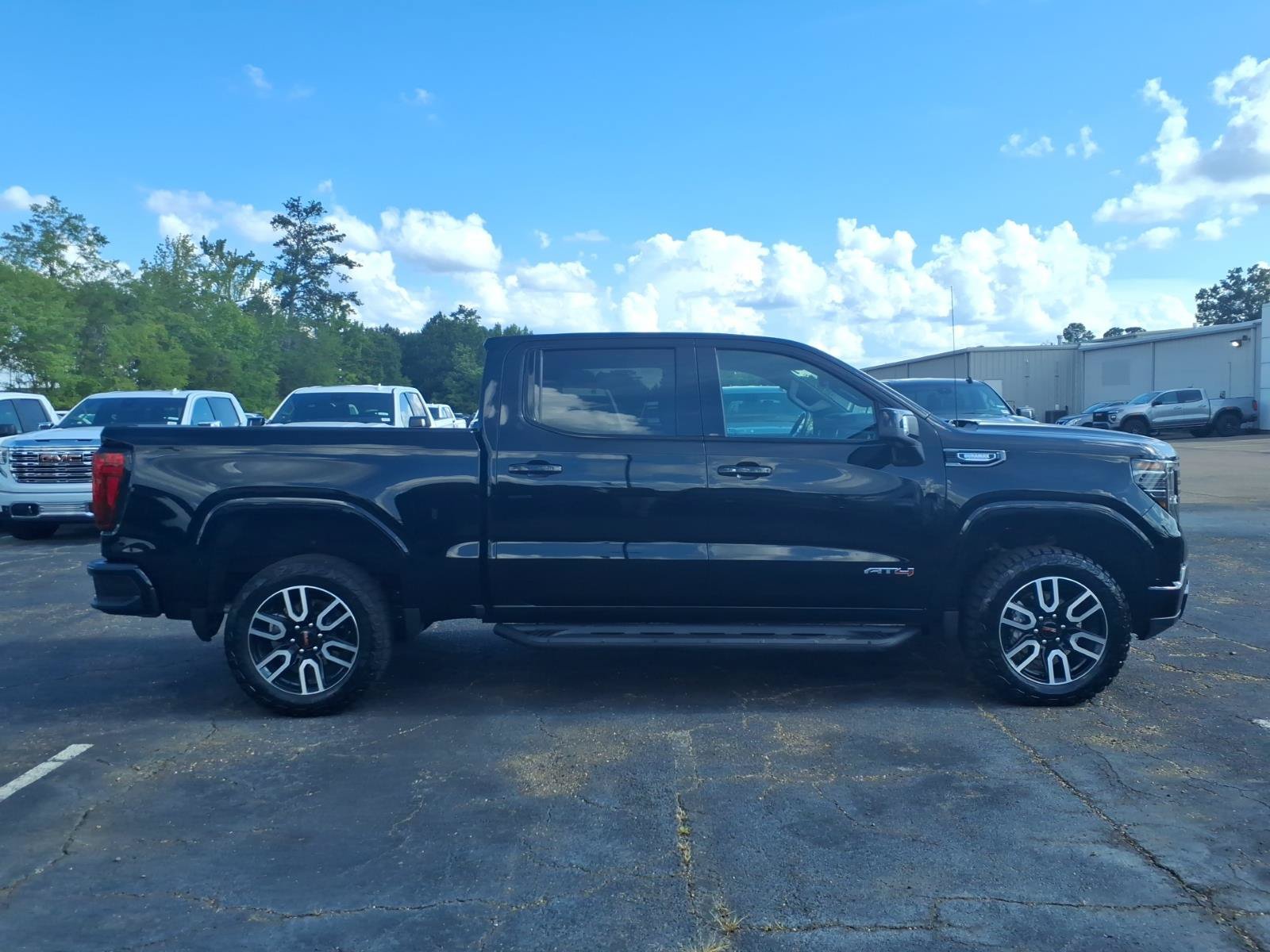 Used 2024 GMC Sierra 1500 AT4 w/ Technology Package AWD/4WD image 3