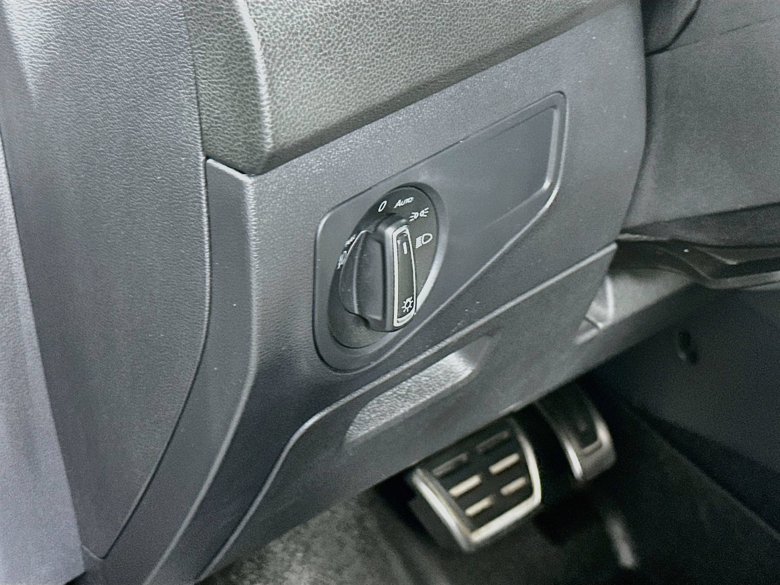 Used 2021 Volkswagen Tiguan SE R-Line AWD/4WD image 10