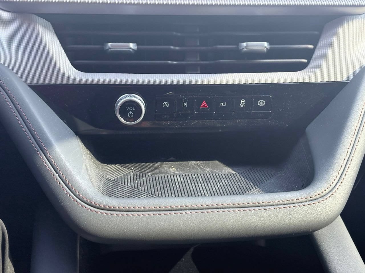 Used 2025 Ford Explorer Active RWD image 12