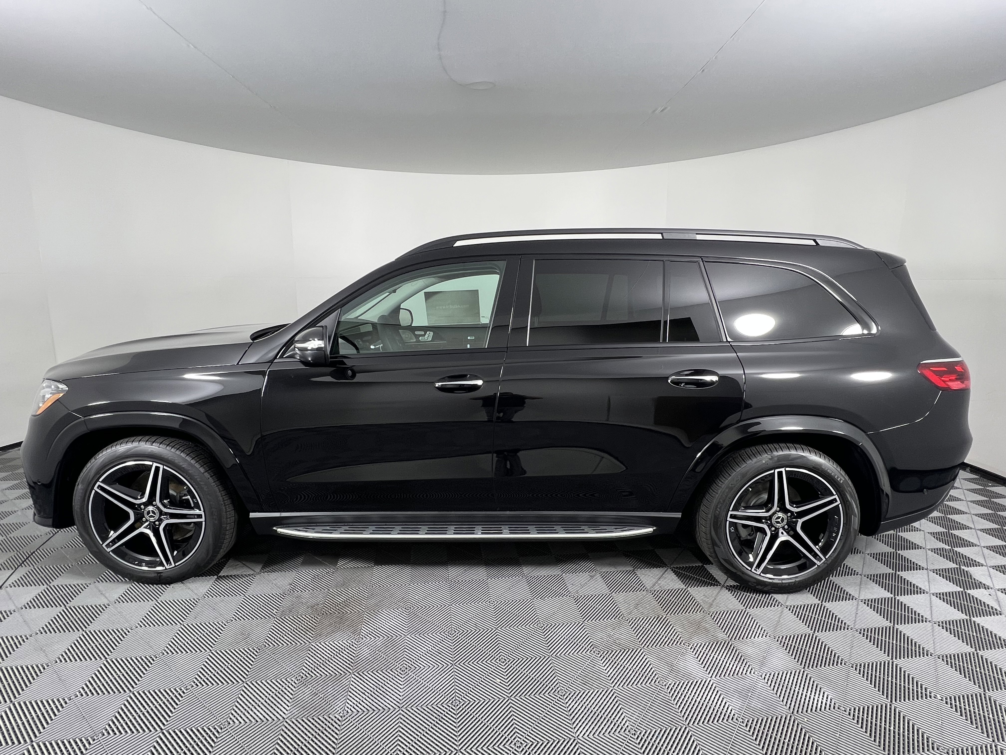 New 2026 Mercedes-Benz GLS 450 4MATIC image 9