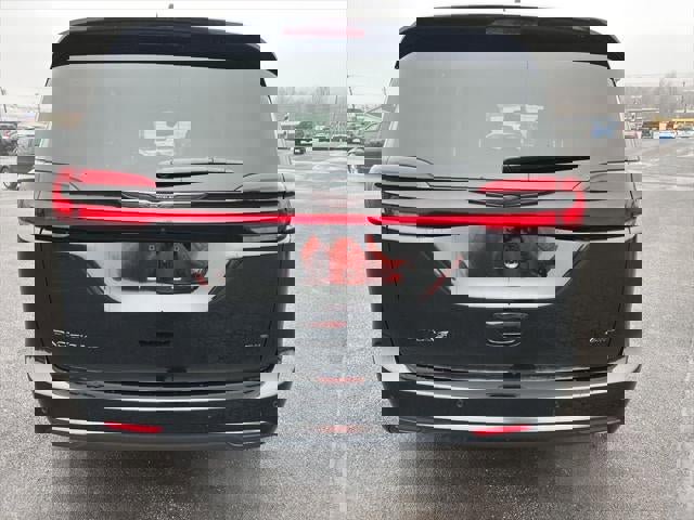 New 2026 Chrysler Pacifica Select AWD/4WD image 28