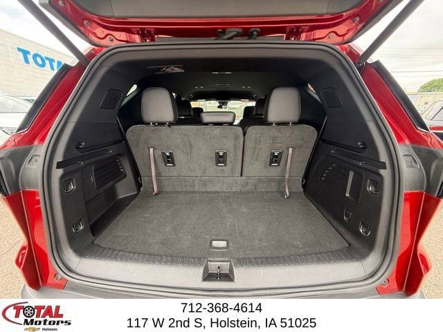 Used 2025 Chevrolet Traverse LT AWD/4WD image 14