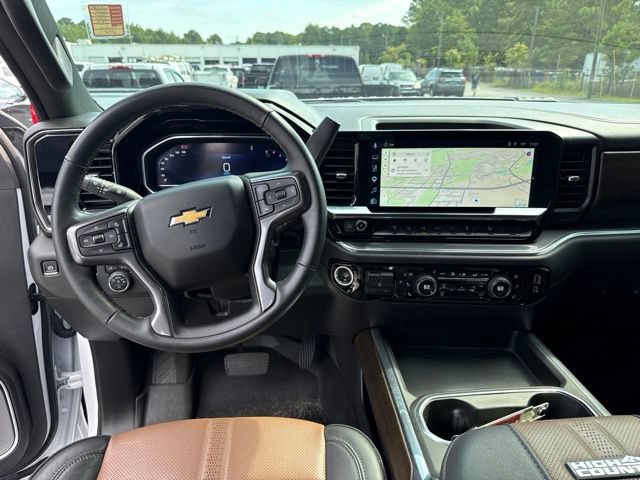 Used 2025 Chevrolet Silverado 2500 High Country w/ High Country Premium Package AWD/4WD image 15
