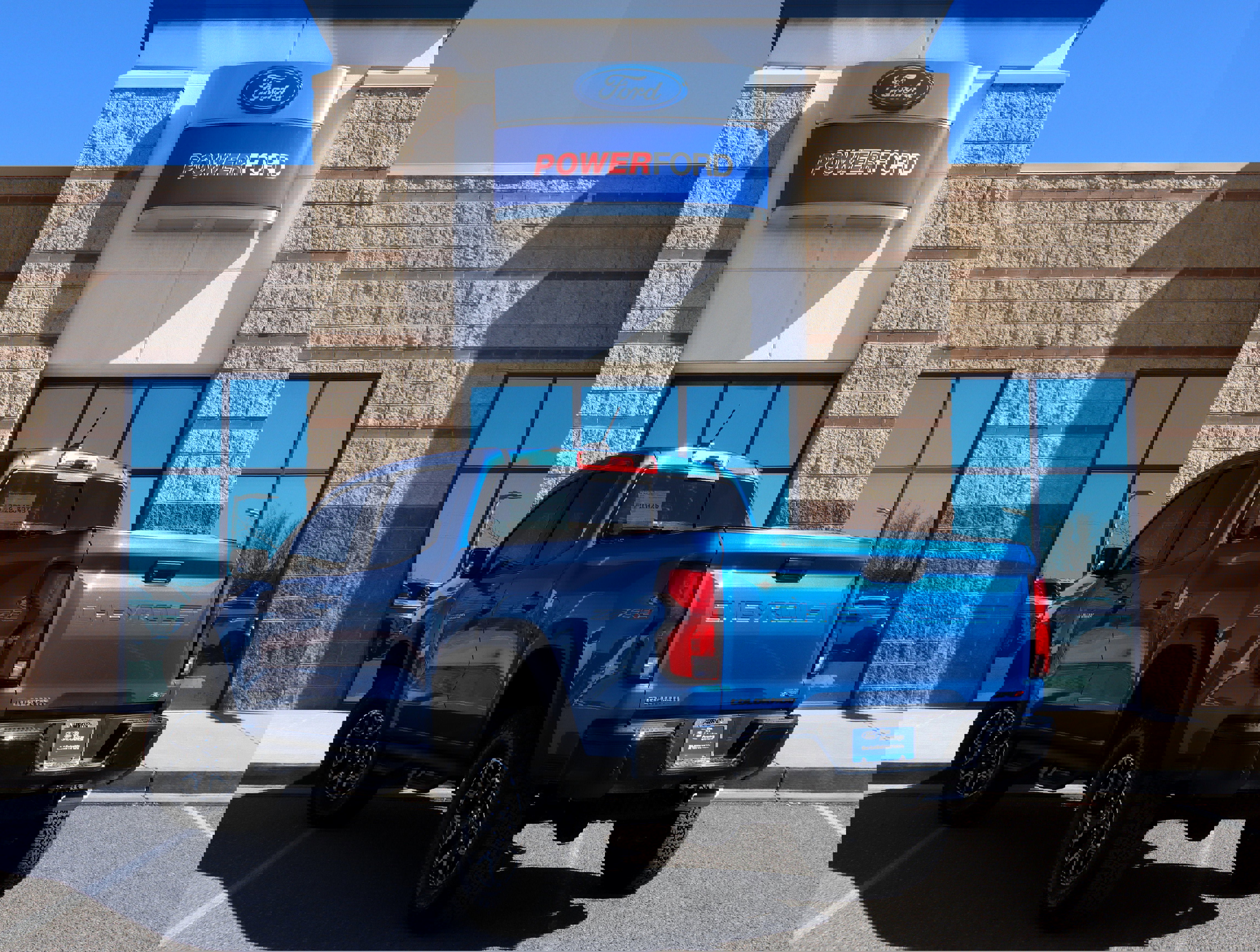 Used 2023 Chevrolet Colorado ZR2 w/ ZR2 Convenience Package III image 8