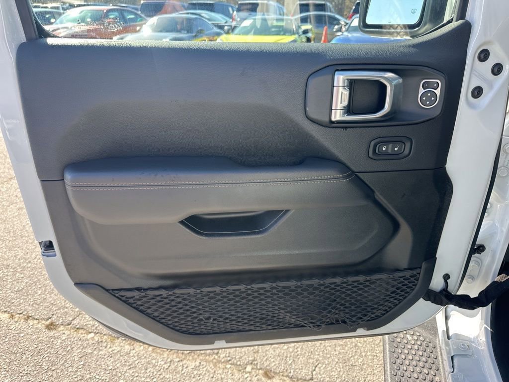 Used 2022 Jeep Wrangler Unlimited Sahara image 24