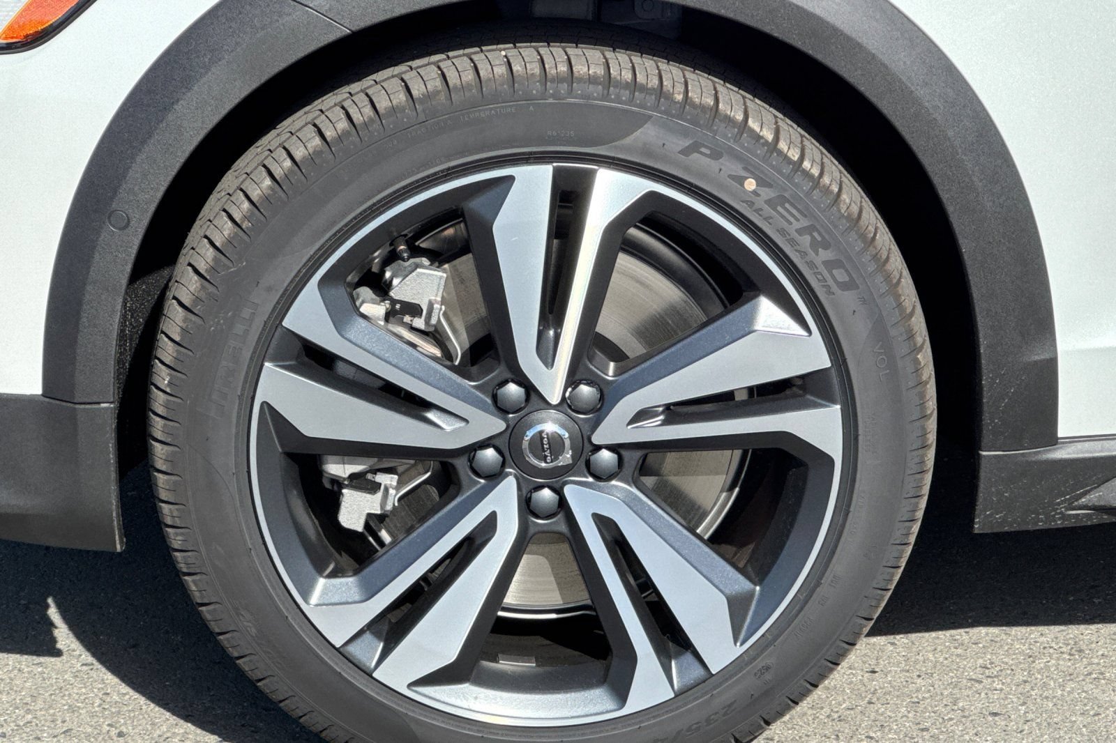 New 2026 Volvo V60 B5 Cross Country Plus w/ Protection Package Premier AWD/4WD image 11